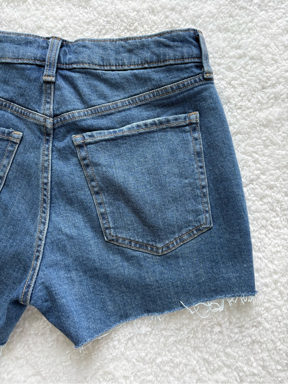 Old Navy High-Rise O.G. Straight Distressed Denim Shorts - Size 6 - Picture 6 of 14